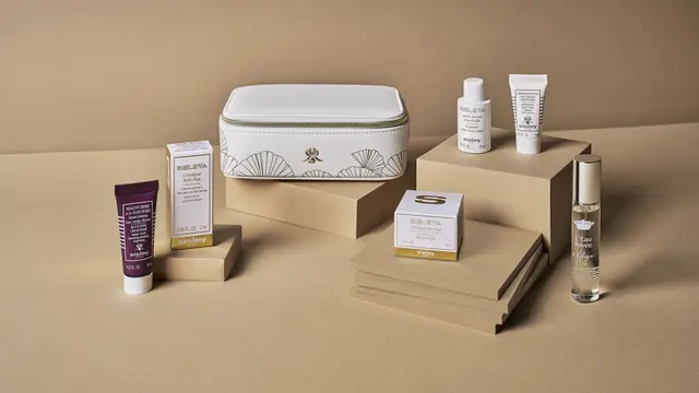 Terbang Lebih dari 10 Jam? Ini Cara Menjaga Kulit Tetap Glowing dengan Ritual Skincare di Pesawat