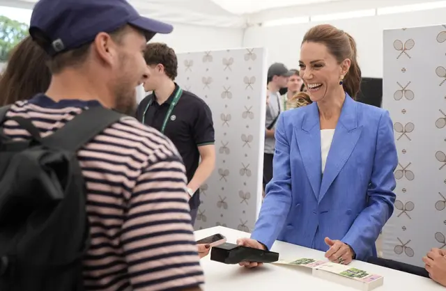 Kate Kejutkan Penonton Wimbledon