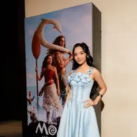 Lyodra membawakan lagu Sepanjang Jalan, OST Film Moana Live Action. (dok Disney Indonesia)