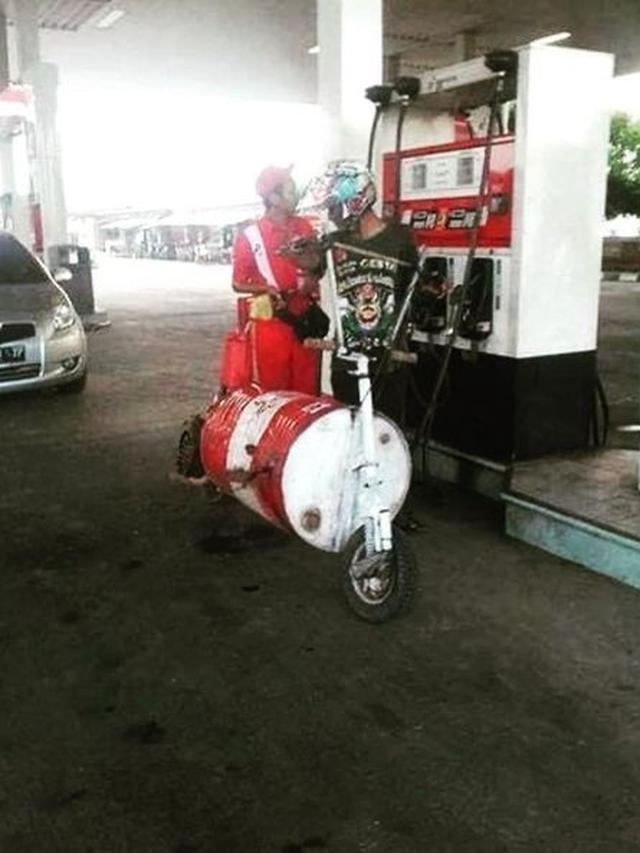 6 Kendaraan yang Curi Perhatian saat Isi Bensin di SPBU, Kelewat Unik