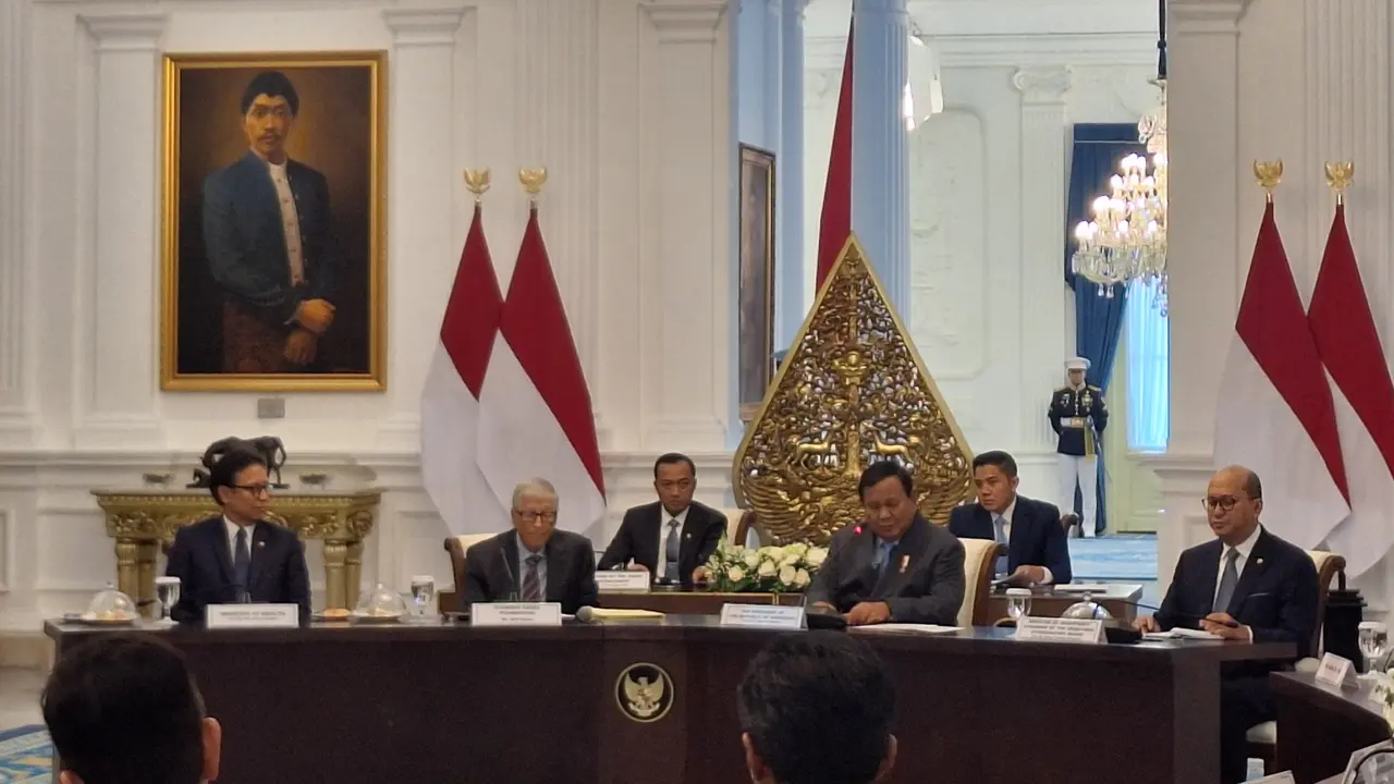 Presiden Prabowo Subianto mengajak sejumlah pengusaha besar Indonesia bertemu tokoh filantropi dunia sekaligus pendiri Gates Foundation, Bill Gates, di Istana Merdeka, Jakarta, Rabu (7/5/2025). (Liputan6.com/Lizsa Egeham)