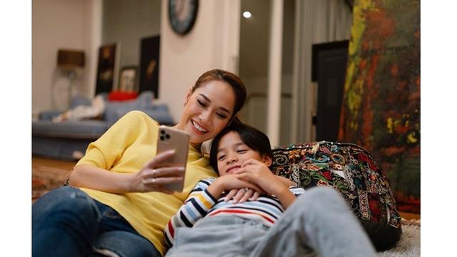 6 Momen Harmonis Noah Sinclair Bareng Bunga Citra Lestari, Berbagi Tawa