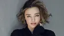 Seperti halnya Orlando mengucapkan selamat hari ibu untuk Miranda Kerr dengan mengunggah foto sang anak yang sedang memeluk gambar sang ibu di sebuah poster film. Orlando pun menyebut Miranda sebagai ibu yang hebat. (Instagram/mirandakerr)