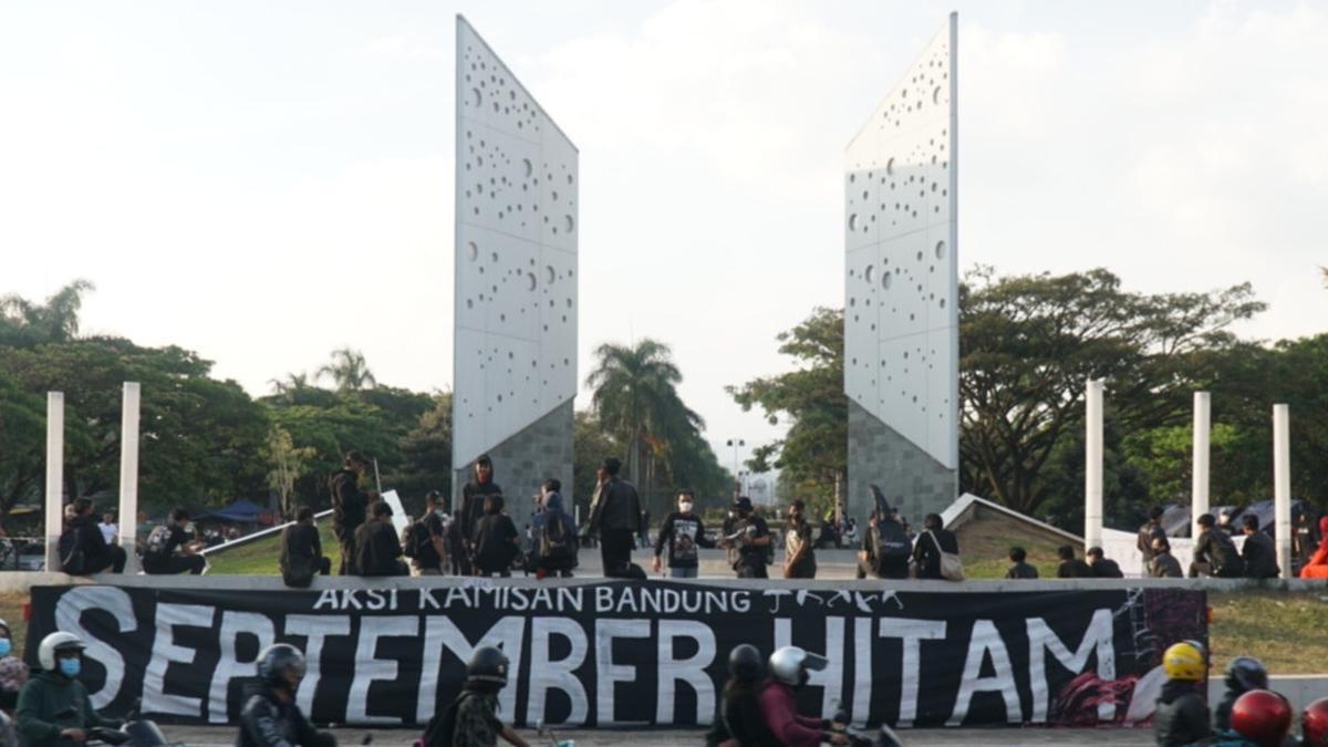 Peringati September Hitam, Aksi Kamisan Bandung Menolak Lupa ...