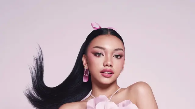 Profil Naura Ayu, Anak Baldy Mulya Putra dan Penyanyi Senior Riafinola Ifani Sari yang Multitalenta. (instagram/naura.ayu)