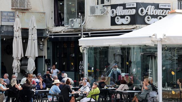 Warga Israel Masih Bisa Santai di Pantai dan Kafe Usai Diserang Iran, G7 Sibuk Mengutuk