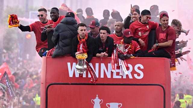 Foto: Tanpa Trofi Liga Champions dan Liga Inggris, Kota Liverpool Tetap Memerah