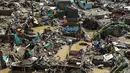 Foto udara menunjukkan rumah-rumah yang rusak akibat terjangan Topan Kalmaegi di Talisay, Provinsi Cebu, Filipina, pada Rabu 5 November 2025. Sementara, 13 lainnya masih dinyatakan hilang setelah badai dahsyat itu menerjang wilayah Filipina tengah. (Jam STA ROSA/AFP)