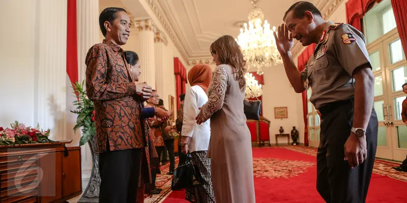 20150722-Hari Pertama Kerja, Jokowi Halal Bihalal dengan Jajaran Istana-Jakarta-Presiden Jokowi (kiri) dan Kapolri Jenderal Pol. Badrodin Haiti 1
