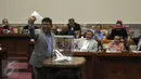 Anggota Komisi III DPR melakukan voting untuk menentukan Ketua KPK di Gedung DPR, Jakarta, Kamis (17/12/2015). Agus Rahardjo resmi terpilih menjadi Ketua KPK periode 2015-2019. (Liputan6.com/Helmi Afandi)