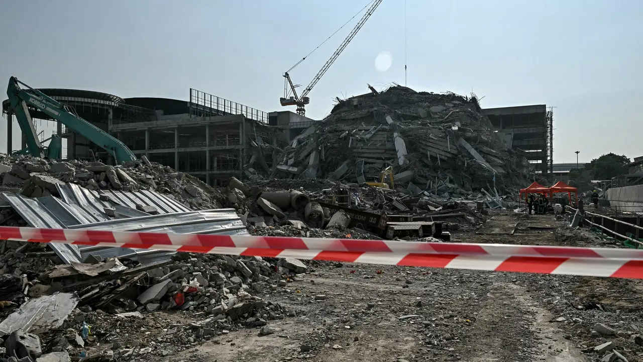 Gedung yang Masih Dalam Proses Pembangunan di Thailand Ambruk
