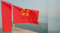Warga pulau Pari, Kepulauan Seribu, Jakarta, dikagetkan dengan berkibarnya bendera merah besar bernada rasis. (Liputan6.com/Moch Harun Syah)