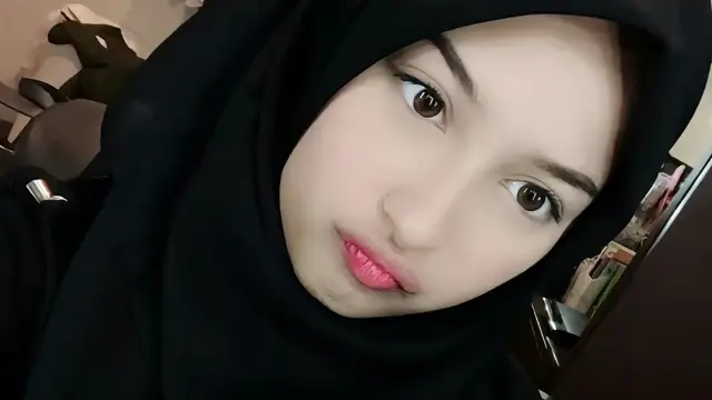 Jennifer Coppen Pakai Hijab