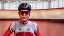 Pembalap sepeda track Indonesia, Bernard Benyamin Van Aert berpose setelah berlatih jelang UCI Track Nations Cup 2023 di Jakarta International Velodrome, Rawamangun, Jakarta, Kamis (16/02/2023). (Bola.com/Bagaskara Lazuardi)