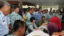 Citizen6, Jakarta: Sebanyak 350 personel militer maupun PNS di lingkungan TNI melakukan donor darah, bertempat di Gedung Aeroklinik Lakespra, Dr. Saryanto TNI AU Jakarta, Selasa (13/11). (Pengirim: Badarudin Bakri).