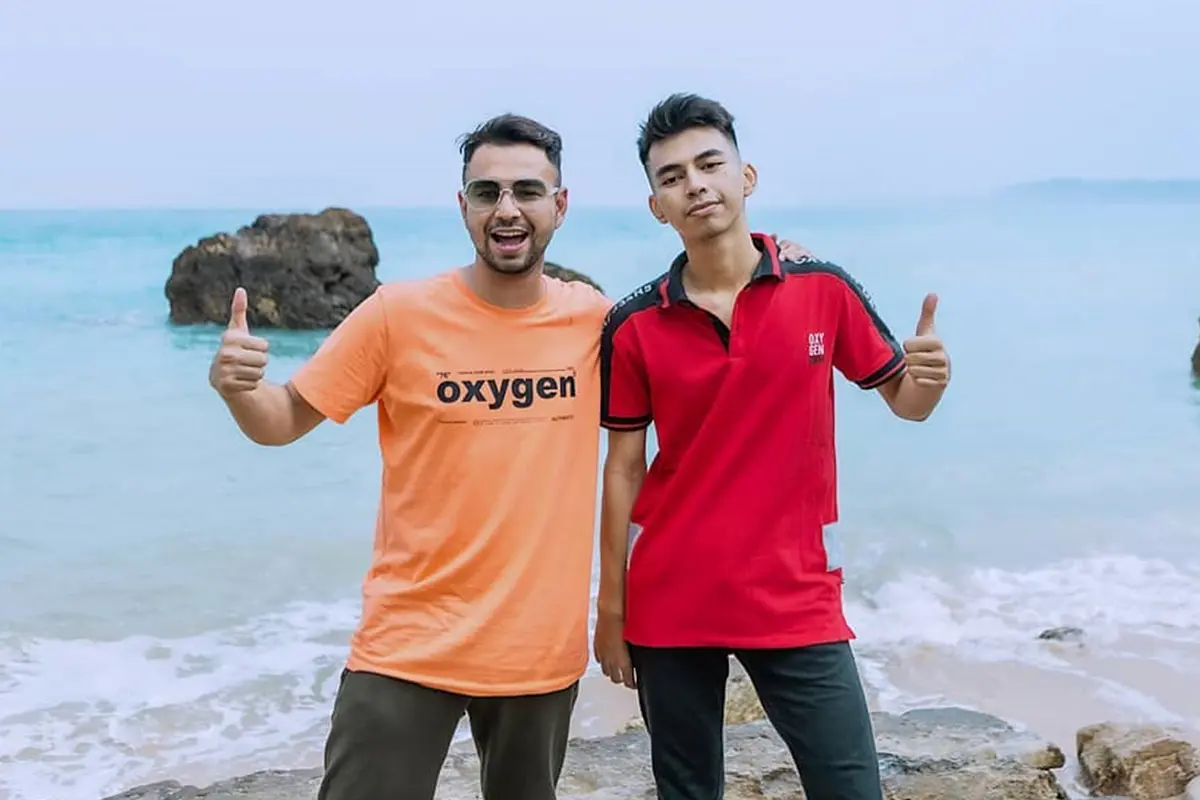 FOTO: Gaya Liburan Dimas 'Kembaran' Raffi Ahmad di Sumba, Tampil Santai