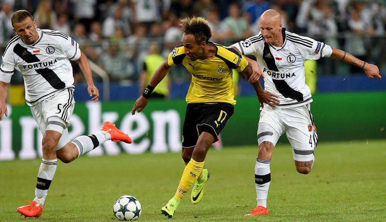 Grup F - Dortmund berhasil menang 6-0 atas wakil Polandia, Legia Warsawa. Sedangkan juara musim lalu, Real Madrid hanya mampu menang 2-1 dari tamunya Sporting Lisbon. (AFP/Janek Skarzynski)