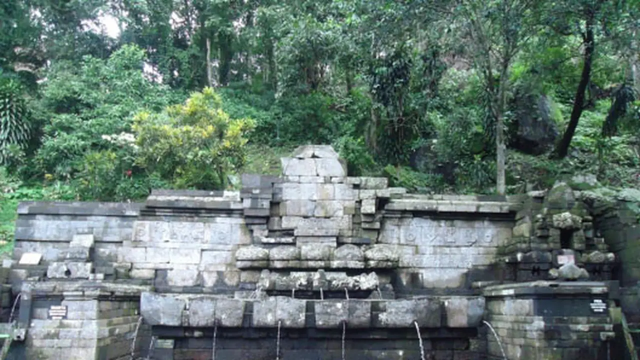 Petirtaan Jolotundo