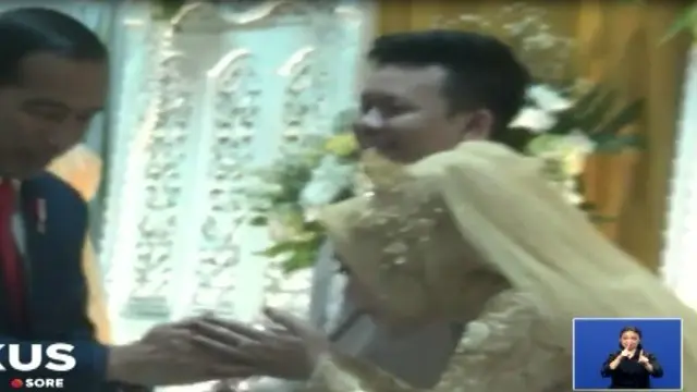 Orang nomor satu di Indonesia ini hadir sebagai tamu undangan dalam acara pernikahan anak dari pelatih panahan Presiden Jokowi.