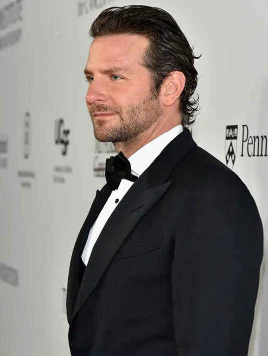 Selain itu, Gloria pun sangat bahagia ketika Irina dan Bradley memberikan seorang cucu untuknya yang sudah dinantikannya sejak lama. (AFP/Bintang.com)