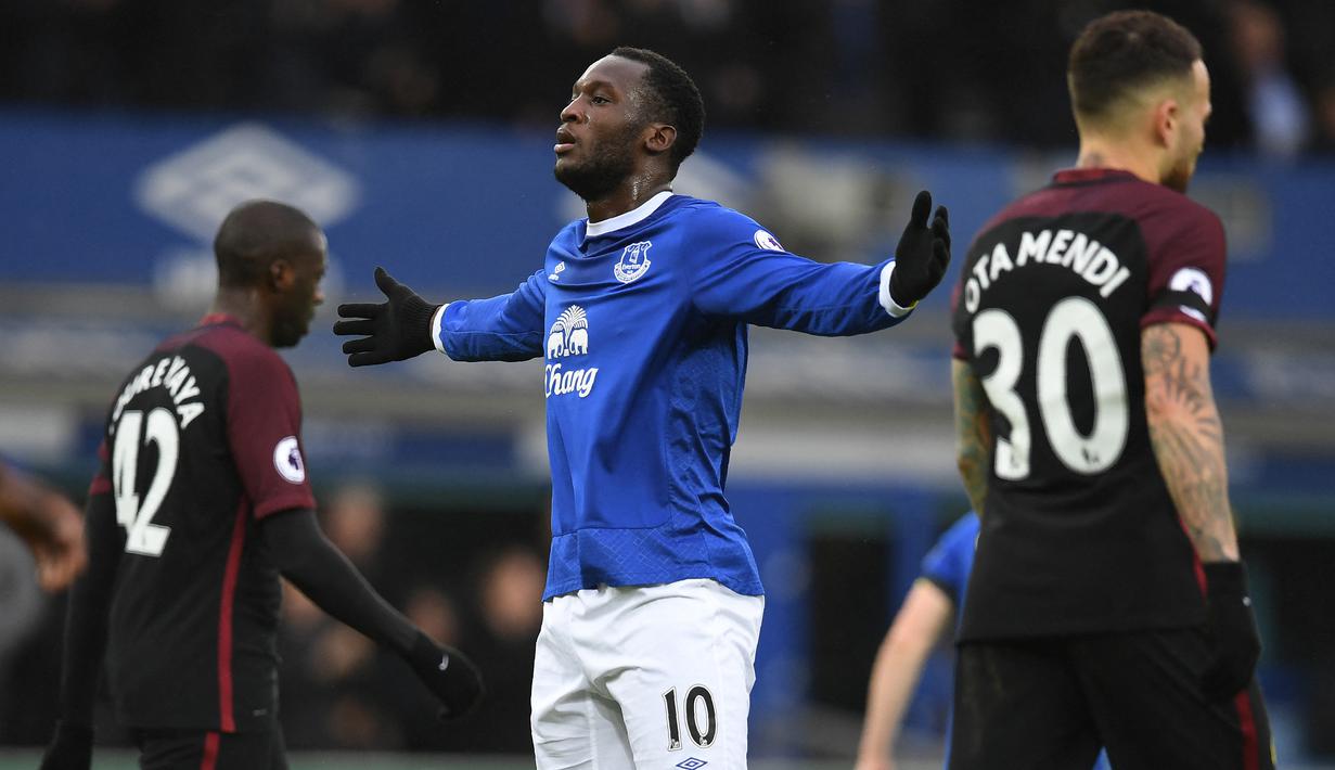5. Everton (87 Gol). Everton mengontrak permanen Romelu Lukaku pada musim 2014/2015 setelah 1 musim peminjamannnya. Selama 3 musim di Everton, Romelu Lukaku tumbuh menjadi striker tajam. Hingga kontraknya berakhir pada akhir musim 2016/2017, 87 gol dicetaknya dalam 166 penampilan. (AFP/Paul Ellis)