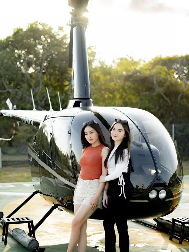 6 Potret Natasha Wilona dan Elina Joerg yang Liburan Ke Bali