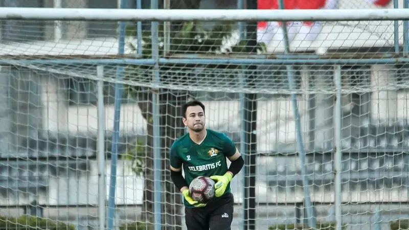 Jabat Chairman RANS Cilegon FC, Ini 6 Aksi Raffi Ahmad Jadi Kiper Selebritis FC