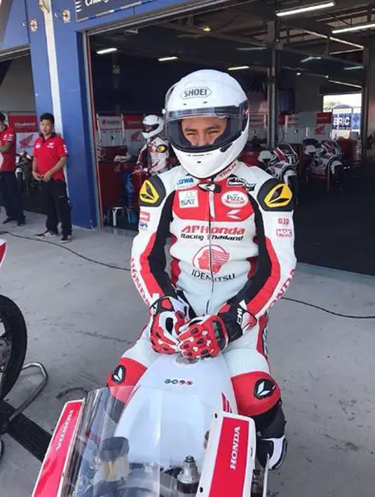Mario Suryo Aji mulai menekuni balap motor sejak usia dini. Saat berumur 5 tahun, Mario sudah bisa mengendarai sepeda motor mini berjenis motocross. Dan pada umur 6 tahun, Mario sudah mengikuti lomba motocross di Kediri. (instagram.com/marios.a96/)