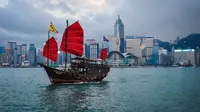 Selain sebagai surga belanja, Hong Kong juga dikenal sebagai salah satu kota yang mengedepankan seni di Asia.