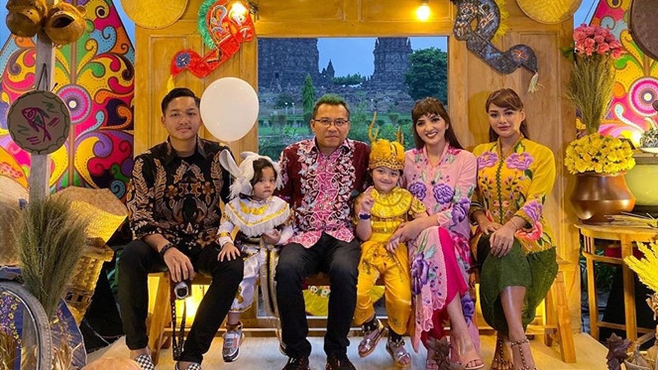 Kerap Tampil Kompak, Ini 7 Ide Inspiratif Pemotretan Keluarga Anang dan Ashanty