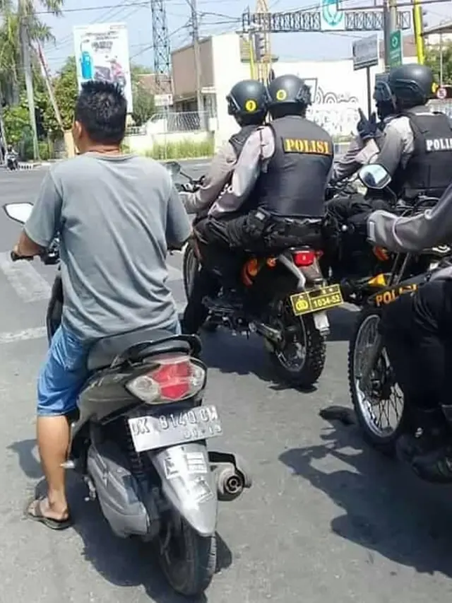 6 Momen Apes Saat di Jalan Raya Ini Bikin Ngelus Dada