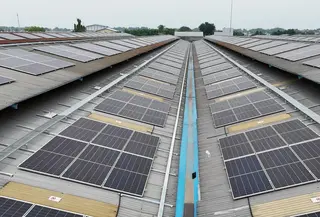 Langkah konkret ini juga tercermin dari kolaborasi MODENA Energy dengan PT Aneka Rimba Indonusa di Gresik, Jawa Timur. Melalui instalasi sistem solar panel di fasilitas pabriknya, Aneka Rimba Indonusa menunjukkan bahwa keputusan ramah lingkungan bukan sekadar wacana, melainkan bagian dari gaya hidup dan nilai hidup modern yang bertanggung jawab. [Dok/MODENA].