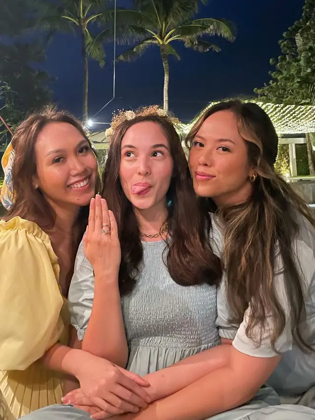 8 Momen Chelsea Islan Terima Lamaran Rob Clinton Kardinal di Bali, Romantis Banget