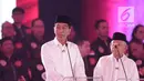 Capres-cawapres nomor urut 01 Joko Widodo atau Jokowi (kiri) dan Ma'ruf Amin saat memaparkan visi misi dalam debat Pilpres 2019, Jakarta, Kamis (17/1). (Liputan6.com/Faizal Fanani)