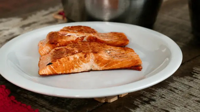 Cara Mudah Membuat Salmon Panggang dengan Saus Lemon Butter yang Bisa Jadi Menu Andalan di Rumah