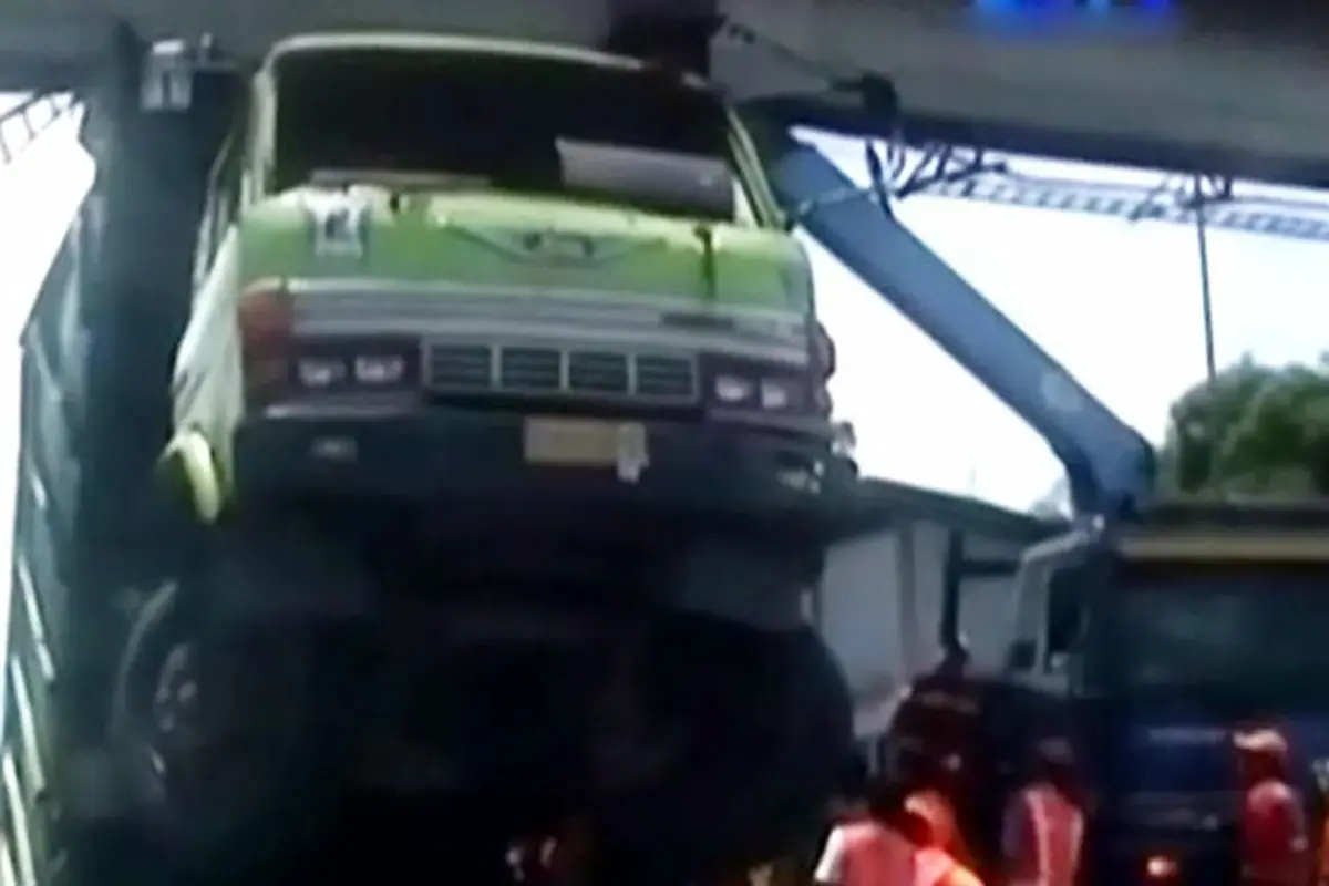(Lip6 Siang) Truk-Jembatan