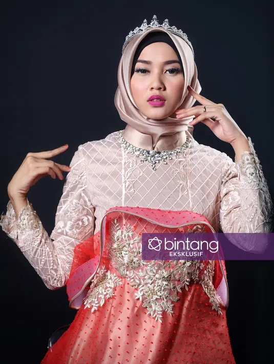 Sejak kecil, mengaku suka dunia modeling. Meski tampil berhijab, ia tak ragu menunjukkan bakatnya di atas panggung catwalk. Beberapa kali ia menjadi juara dalam beberapa lomba. Menambah pengalaman itulah tujuannya ikut audisi. (Adrian Putra/Bintang.com)