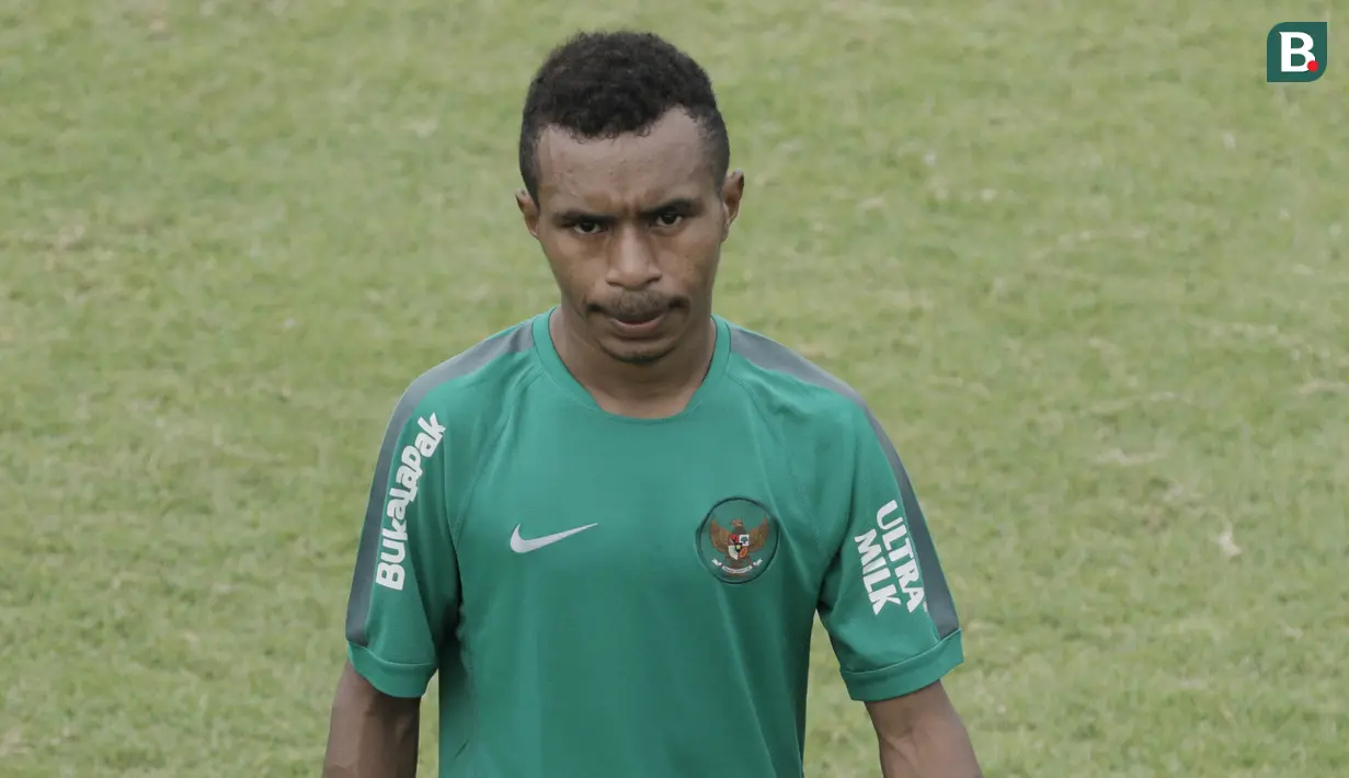 Pemain Timnas Indonesia, Todd Rivaldo Ferre, saat latihan di Lapangan ABC Senayan, Jakarta, Kamis (22/2/2018). Latihan ini dilakukan untuk persiapan Piala AFF U-18 2018 dan Piala Asia U-19 2018. (Bola.com/M Iqbal Ichsan)