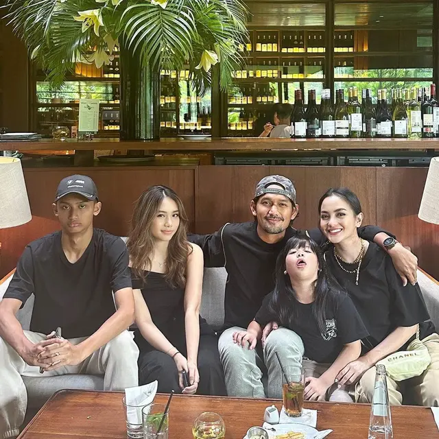 Keluarga Ibnu Jamil dan Ririn Ekawati