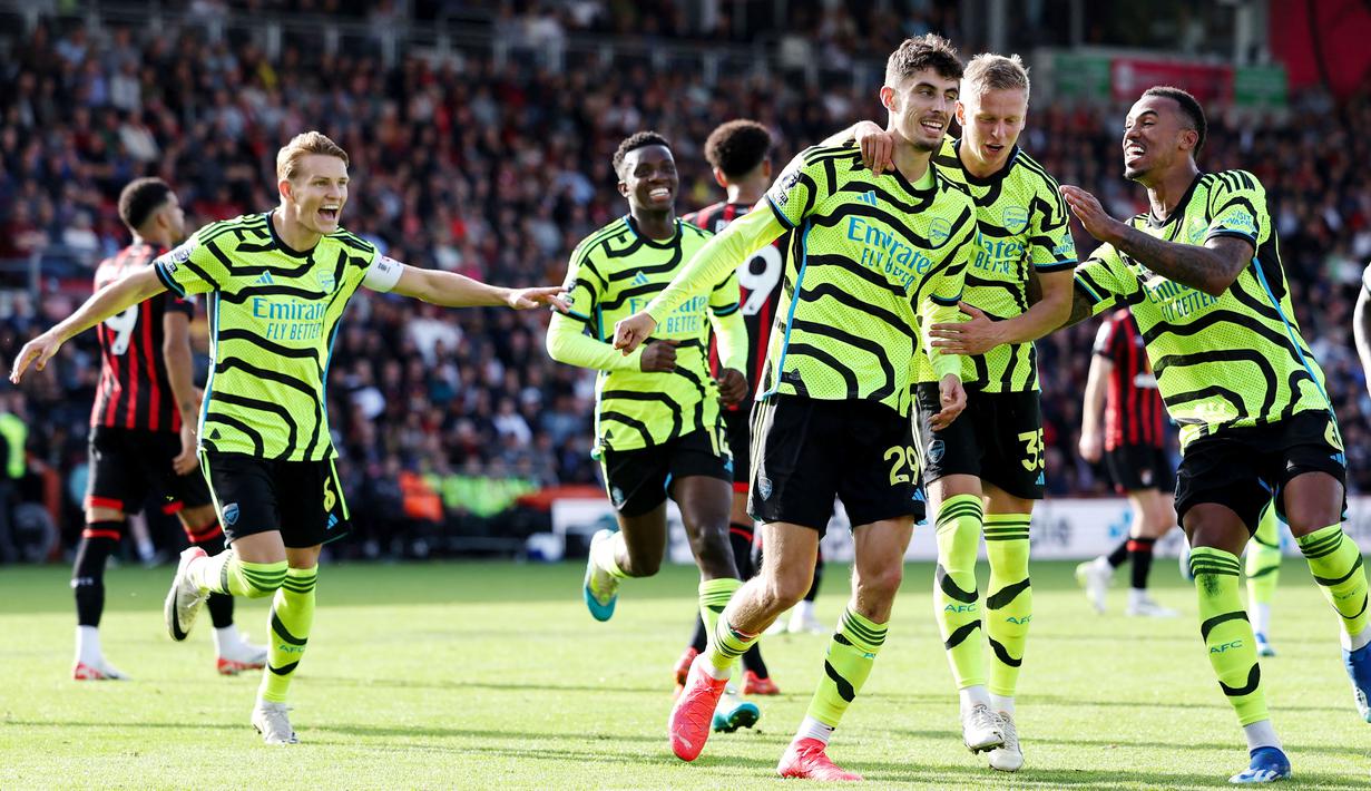 Para pemain Arsenal merayakan gol yang dicetak oleh Kai Havertz ke gawang Bournemouth pada laga pekan ketujuh Premier League 2023/2024 di Vitality Stadium, Sabtu (30/9/2023). (AFP/Adrian Dennis)