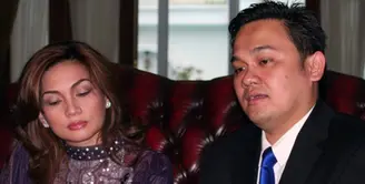 Banyaknya perbedaan pendapat antara pihak Nia Daniati dan Farhat Abbas, membuat sidang harta gono gini tertunda sampai dua minggu kedepan.