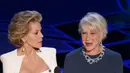 Aktris senior Jane Fonda dan Helen Mirren menjadi presenter pada malam penghargaan Piala Oscar 2018 di Dolby Theatre, Los Angeles, Minggu (4/3). Jane Fonda dan Helen Mirren membacakan pemenang aktor utama terbaik. (Chris Pizzello/Invision/AP)