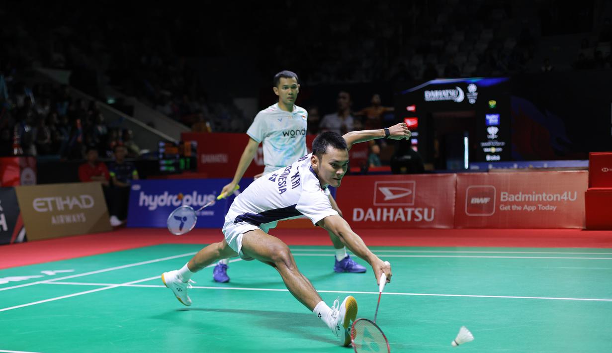 Bertanding di Istora Gelora Bung Karno, Senayan, Jakarta, Selasa (20/1/2026), ganda putra Indonesia, Fajar Alfian/Muhammad Shohibul Fikri berhasil mengalahkan wakil Taiwan, Chen Zhi Ray/Lin Yu Chieh. Tampak dalam foto, pebulu tangkis ganda putra Indonesia, Fajar Alfian/Muhammad Shohibul Fikri saat bertanding melawan Chen Zhi Ray/Lin Yu Chieh (Taiwan) pada babak pertama Indonesia Masters 2026 di Istora Gelora Bung Karno, Senayan, Jakarta, Selasa (20/1/2026). (Bola.com/Bagaskara Lazuardi)
