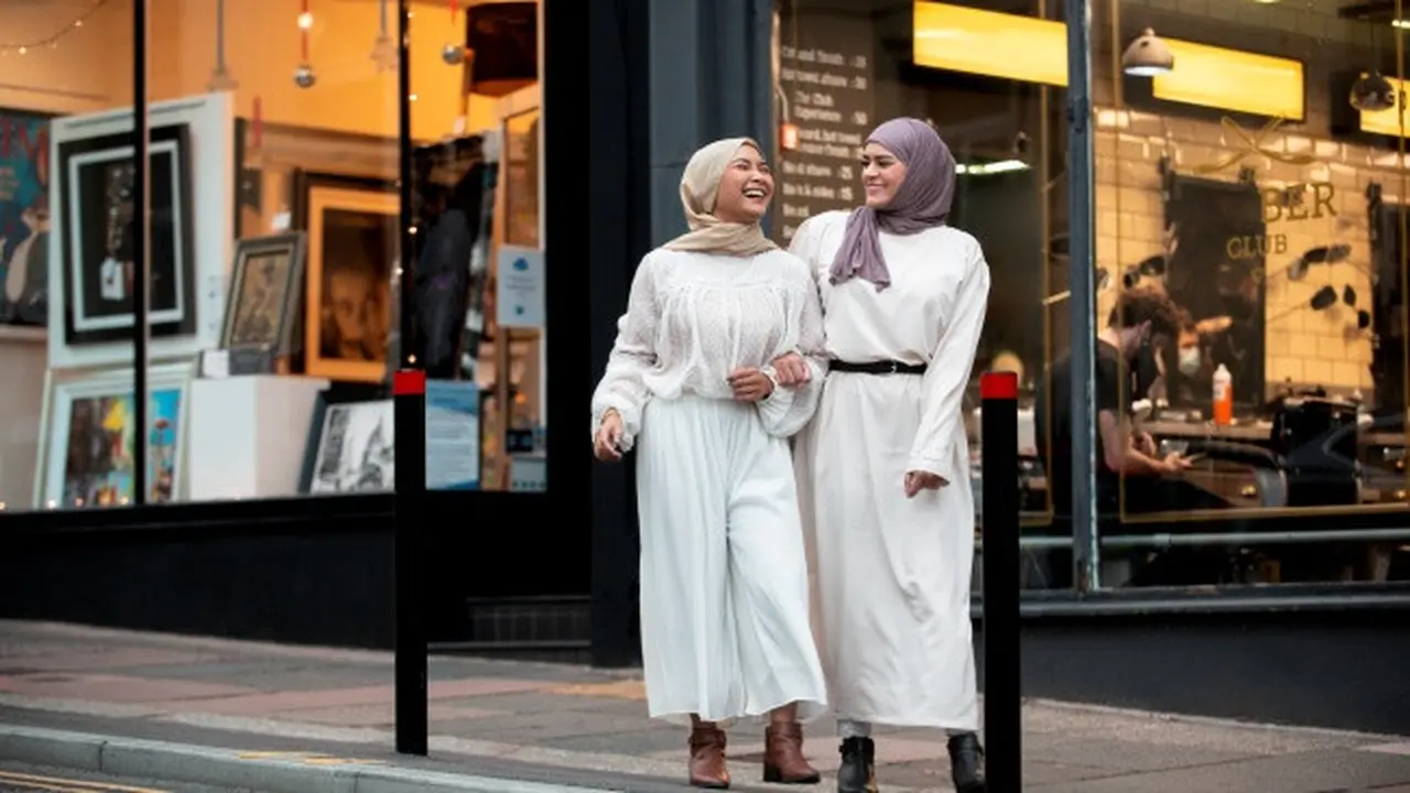 Ilustrasi Baju Pesta Muslimah (credit: freepik)
