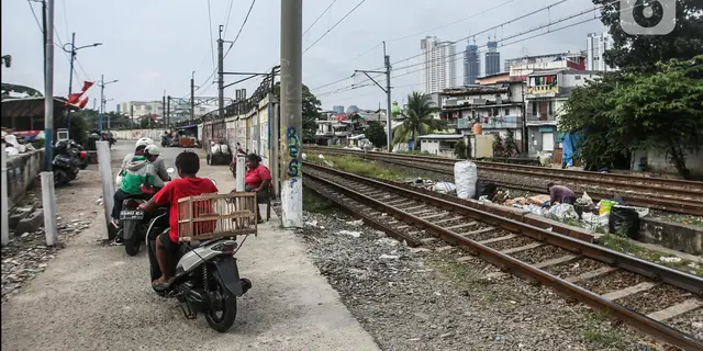 KAI Tutup 31 Perlintasan Liar di Jakarta hingga Sukabumi