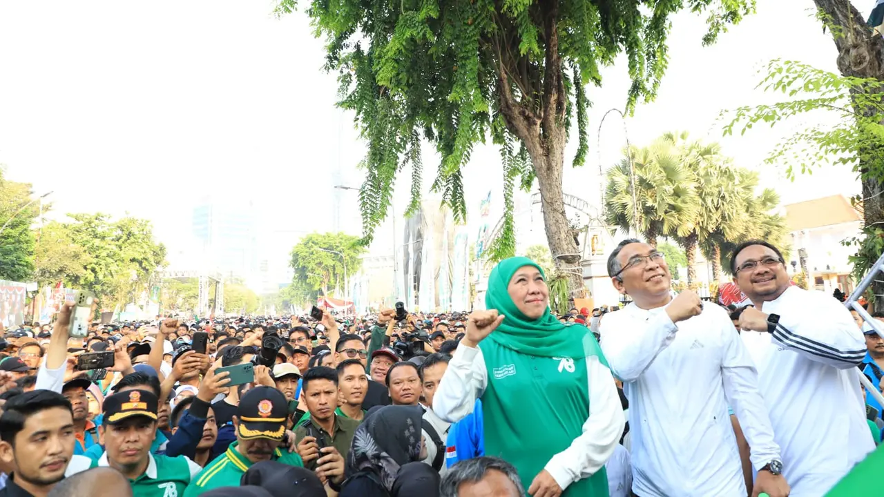 Gus Yahya melepas jalan santai sambut Hari Santri. (Dian Kurniawan/Liputan6.com)