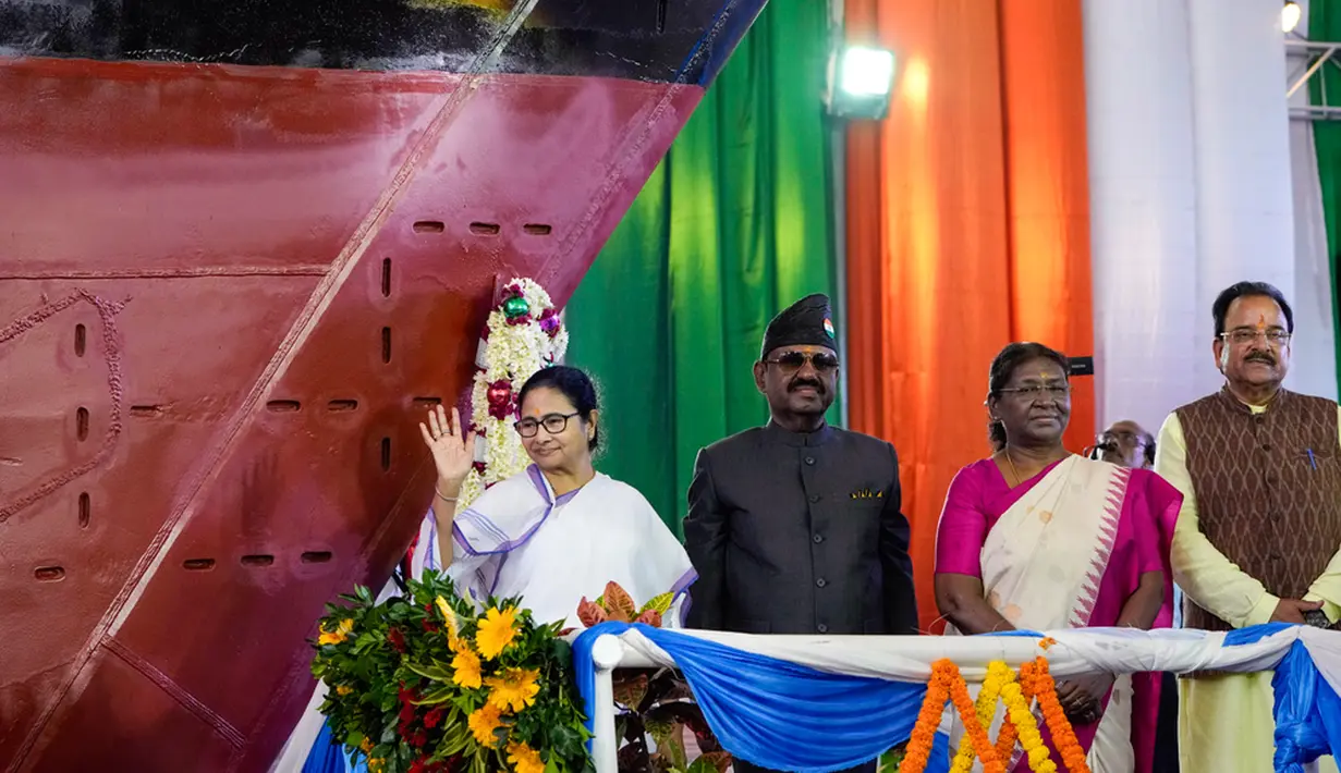 Peluncuran INS Vindhyagiri akan memperkuat Angkatan Laut India dan membantu negara tersebut menjadi Atmanirbhar Bharat melalui pembuatan kapal dalam negeri. (AP Photo/Bikas Das)