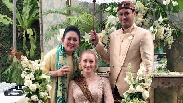 Cantiknya Istri Bule Cucu Soeharto Dalam Balutan Kebaya Di Acara Tujuh Bulanan Lifestyle Liputan6 Com
