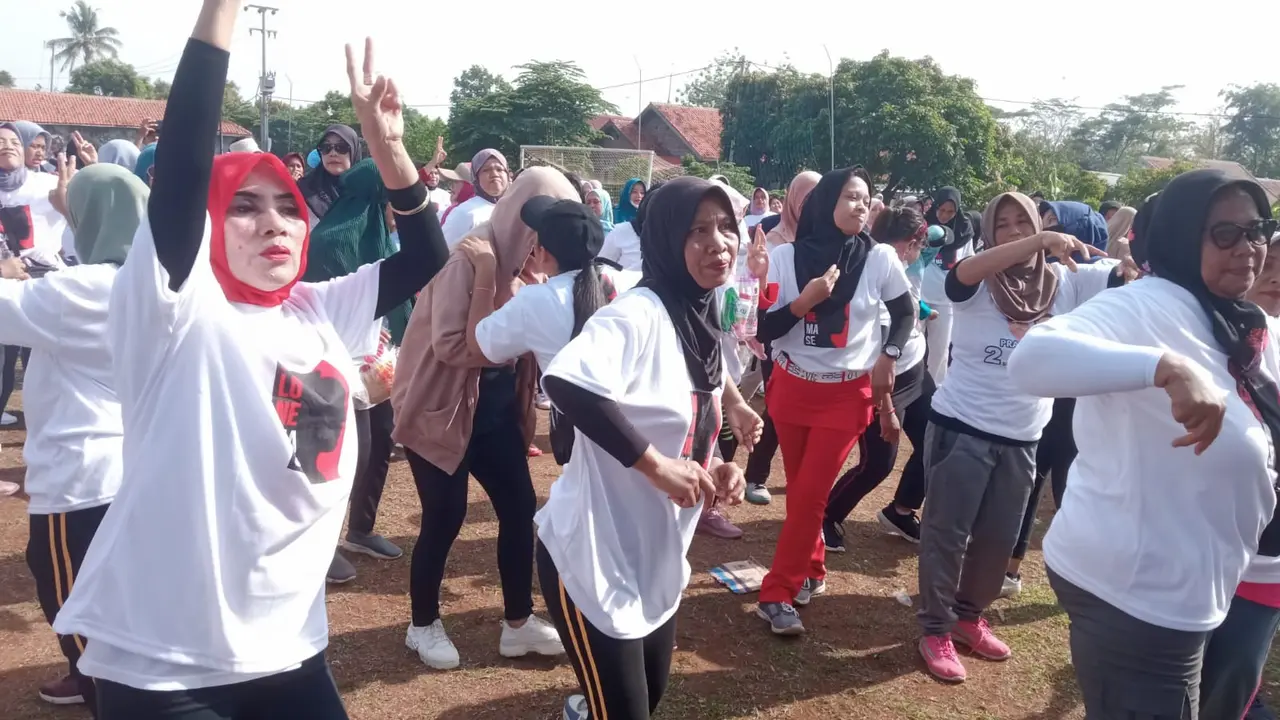 Emak-emak Hingga Gen Z di Cirebon Senam Gemoy Dukung Prabowo-Gibran