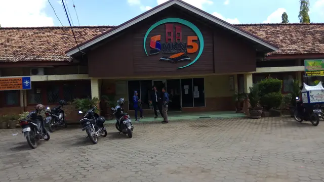 Belum Punya KIP, Bagaimana Nasib Anak Bapak Penjual Ginjal?